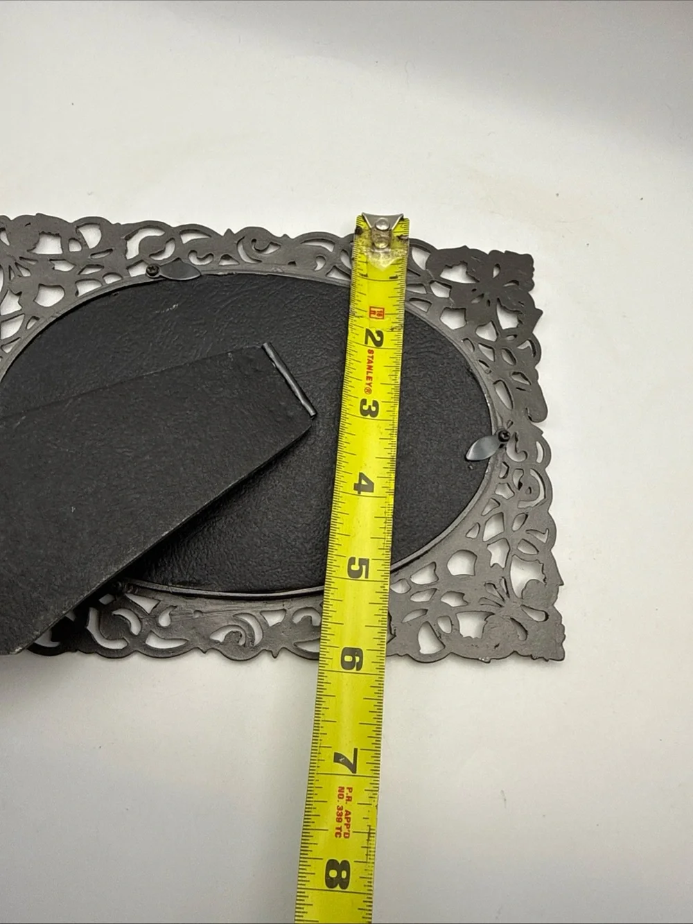 Vintage Victorian Style Ornate Swirl Leaf Pewter Color Picture Frame 6”x4” Oval